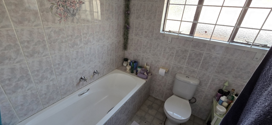 4 Bedroom Property for Sale in Geelhoutpark North West